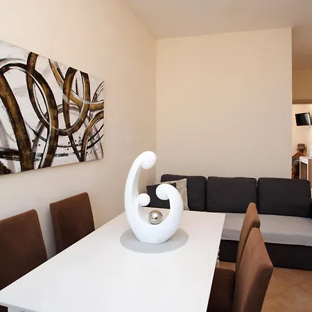 Angelique Apartment